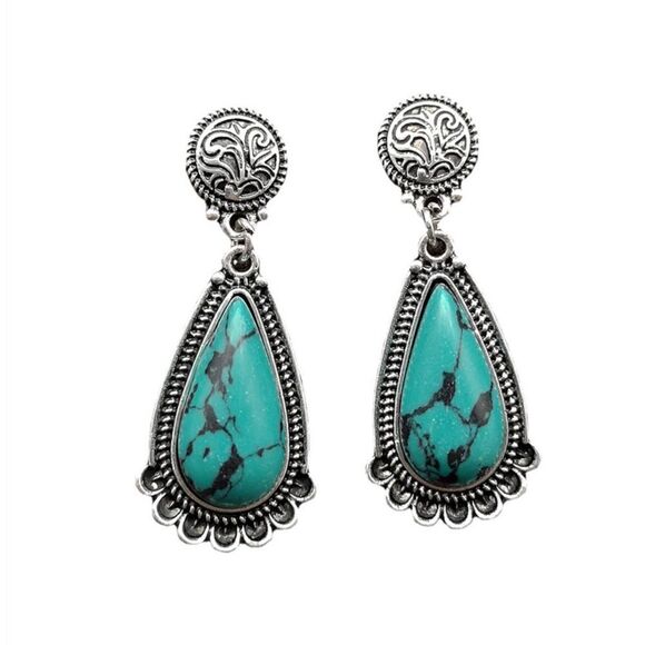 Gorgeous Turquoise Earrings NWT  - Picture 5 of 5